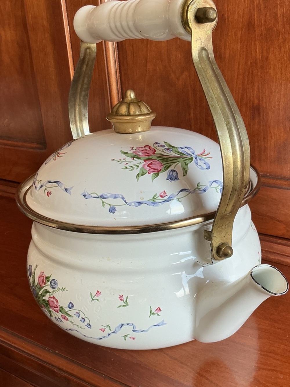 Floral Enamel Teapot Kettle 2.5qt with White Handle and Gold Accents. Like New